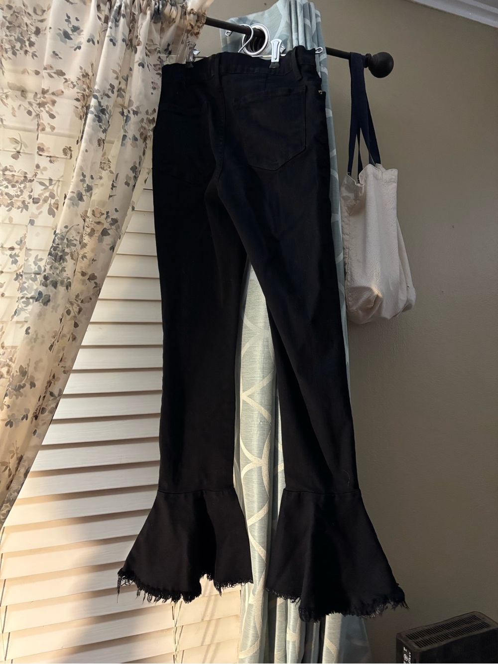 FRAME Women’s Jeans Size 28 Black Le Skinny de Jeanne Flare Hem Frayed - Picture 3 of 4